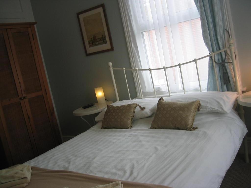 Bed and Breakfast The Beeches Clacton-on-Sea Esterno foto
