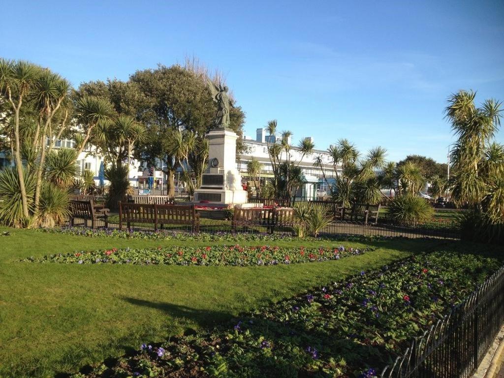 Bed and Breakfast The Beeches Clacton-on-Sea Esterno foto